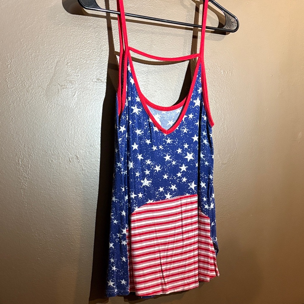 Cloud Chaser Blue and Red Star Tank - Picture 3 of 5